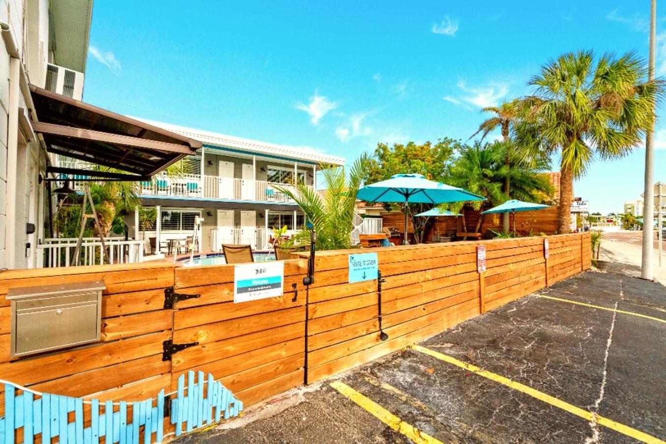 Boutique Beach Retreat St. Pete Beach Exterior foto